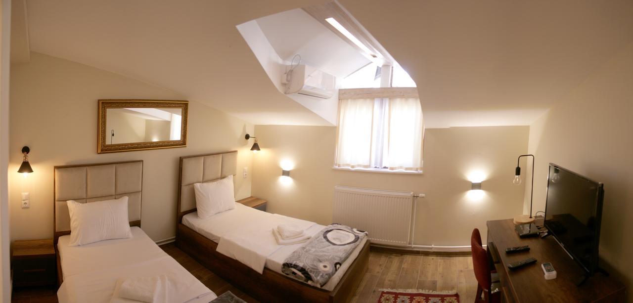 Saray Hotel Призрен Экстерьер фото
