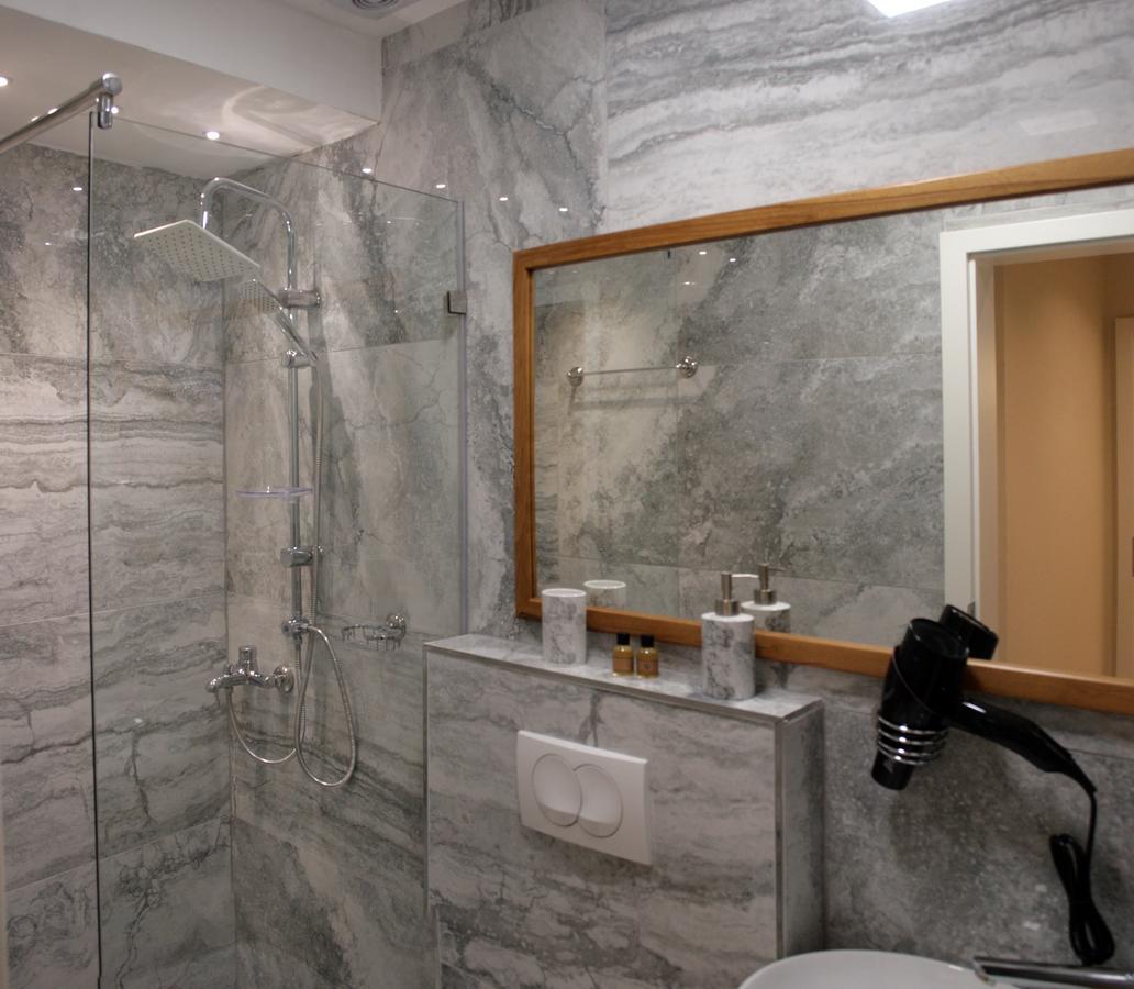 Saray Hotel Призрен Экстерьер фото