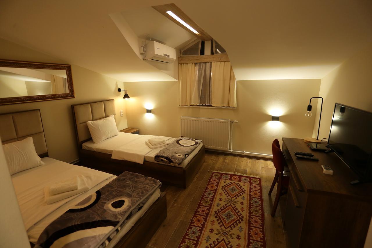 Saray Hotel Призрен Экстерьер фото