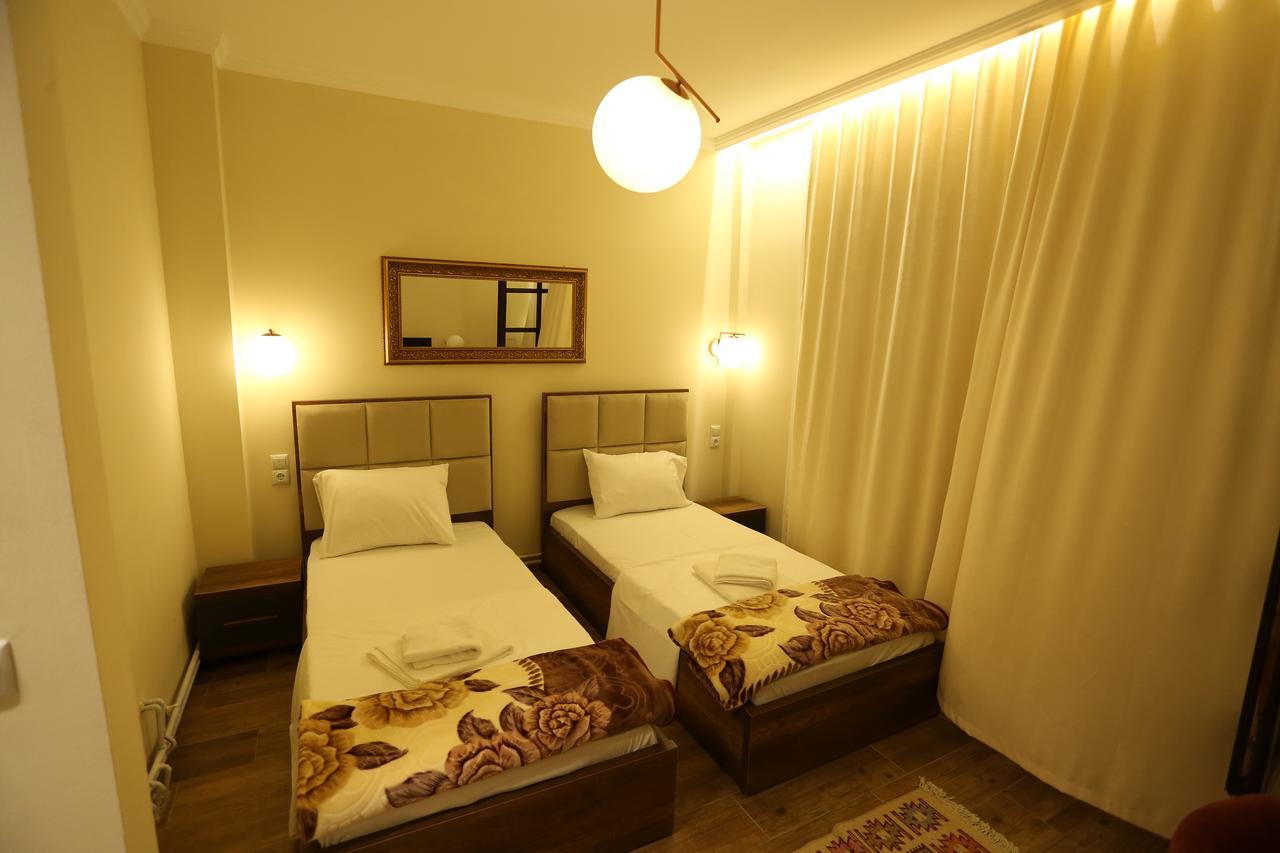 Saray Hotel Призрен Экстерьер фото