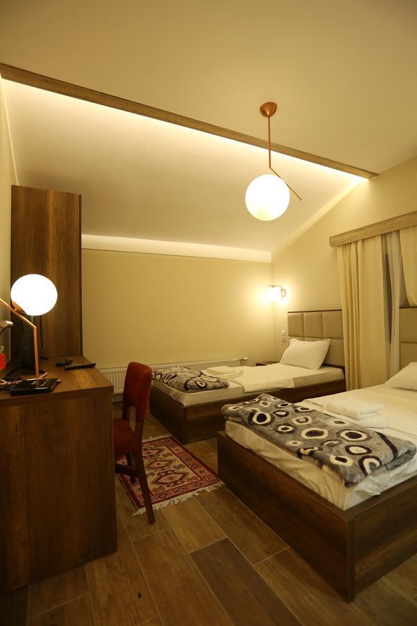 Saray Hotel Призрен Экстерьер фото