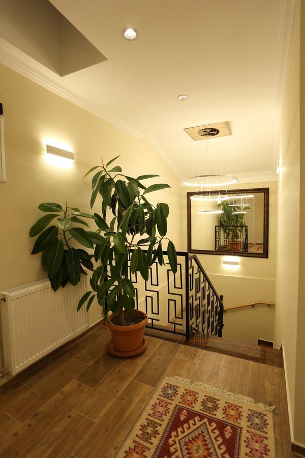 Saray Hotel Призрен Экстерьер фото