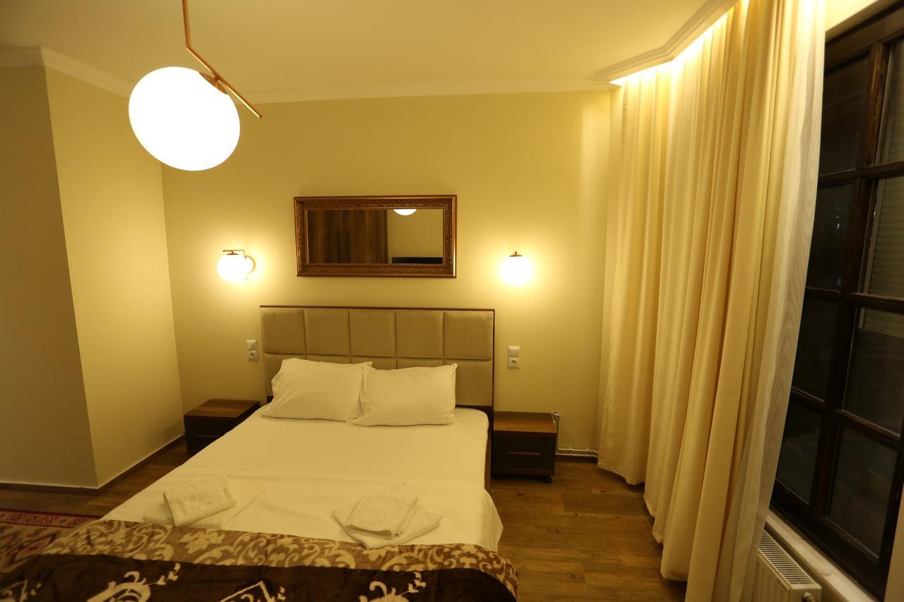 Saray Hotel Призрен Экстерьер фото