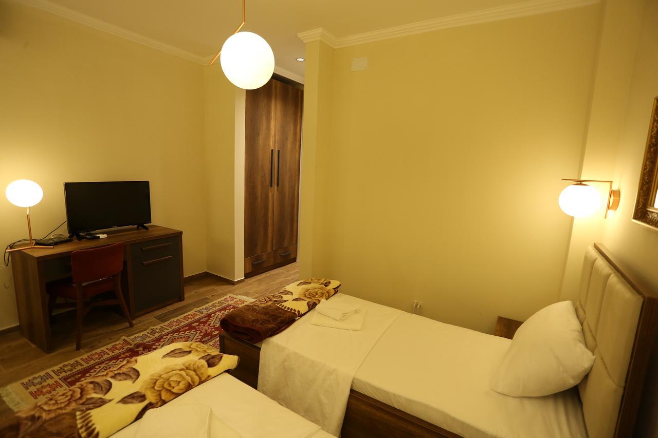 Saray Hotel Призрен Экстерьер фото