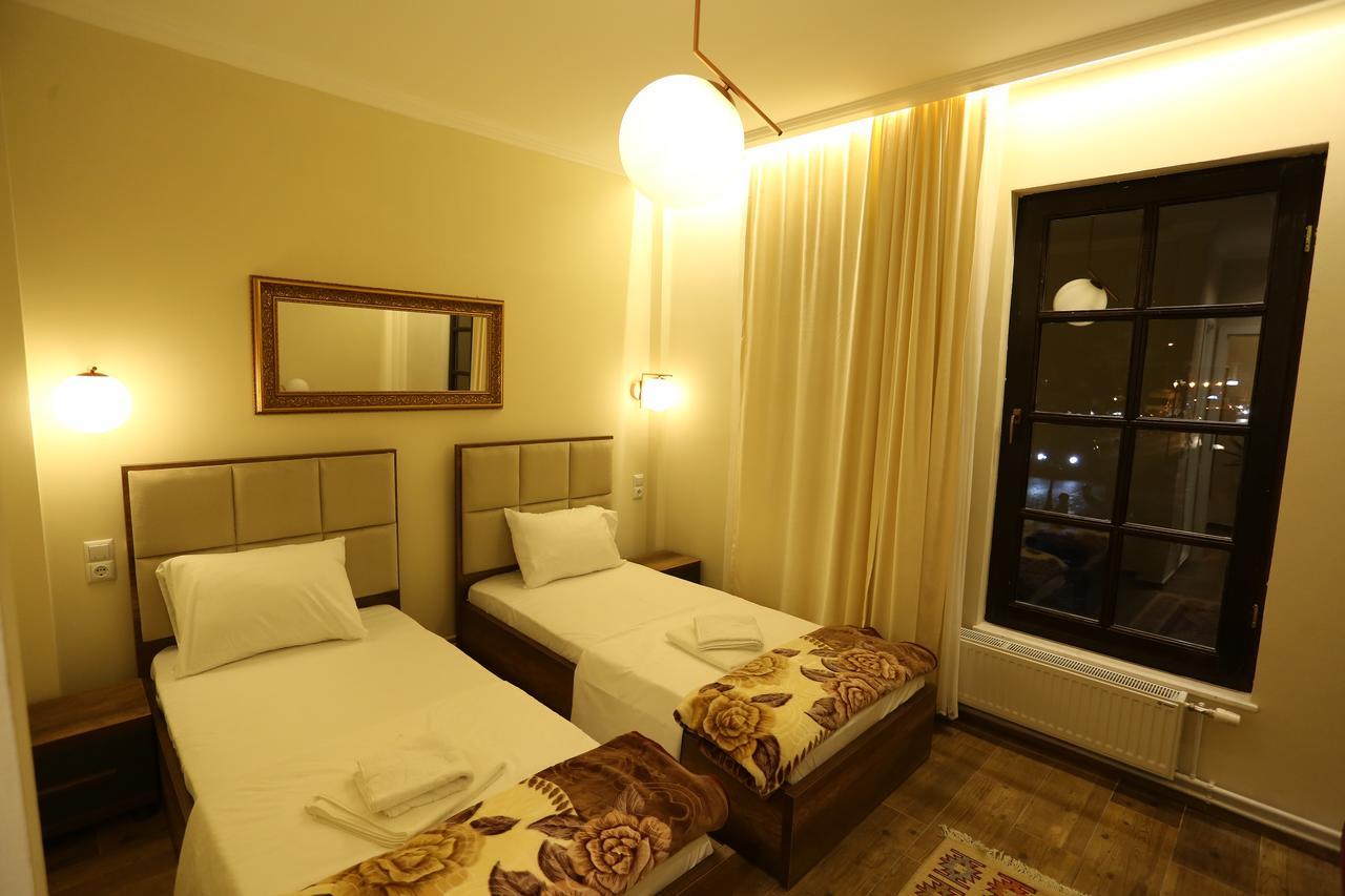 Saray Hotel Призрен Экстерьер фото