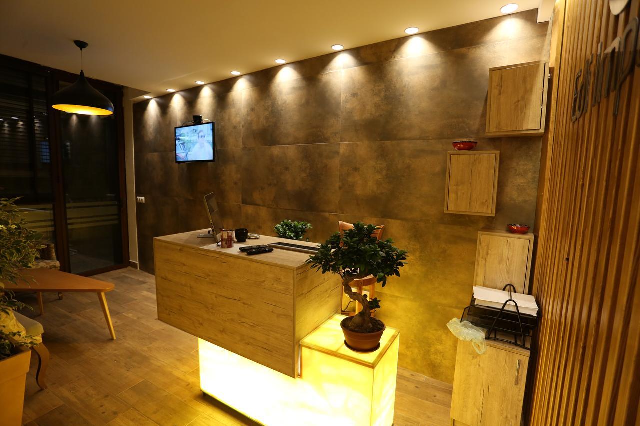 Saray Hotel Призрен Экстерьер фото