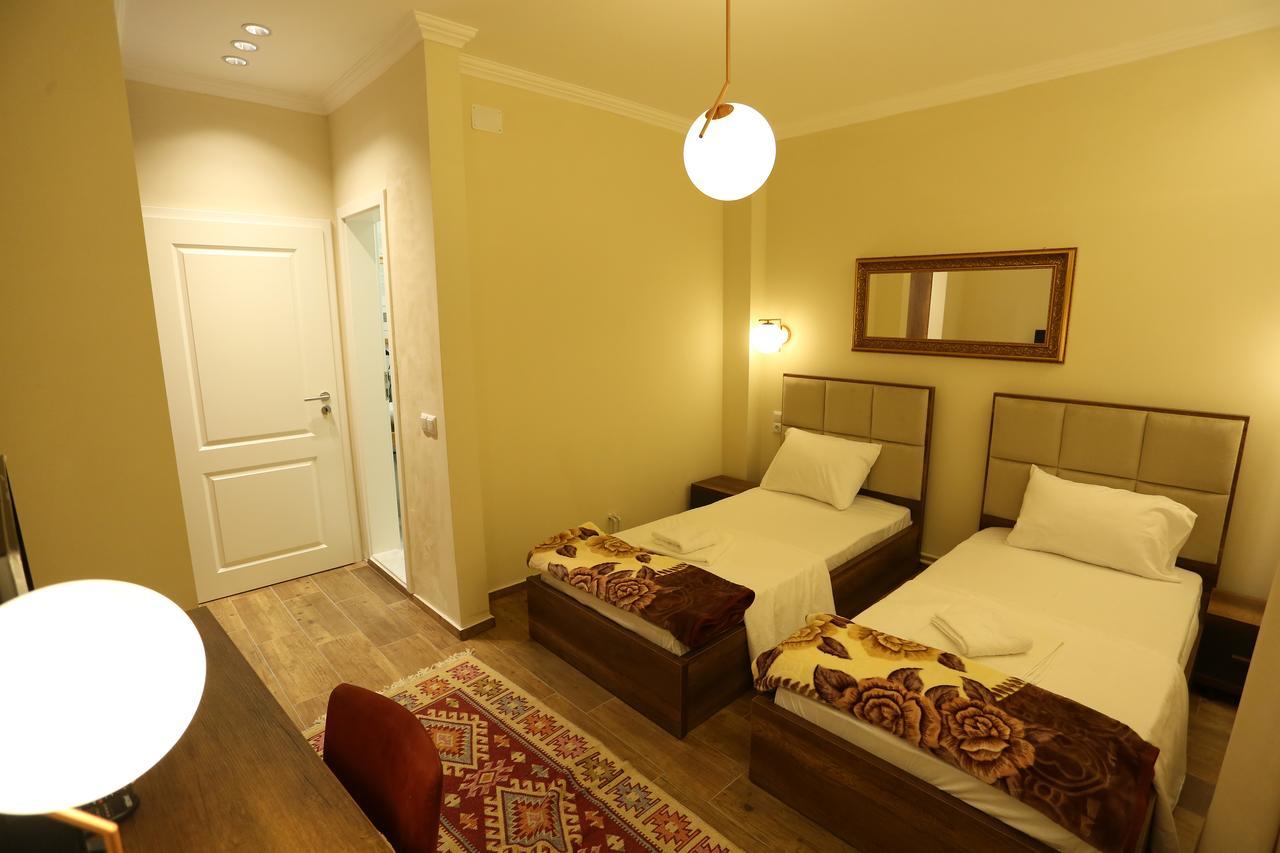 Saray Hotel Призрен Экстерьер фото